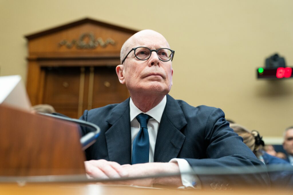 Frustration over U.S. health costs erupts at congressional hearing