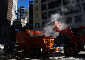 When the Snow Won’t Melt, New York Brings Out the Hot Tubs