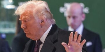 Delusional Trump Shifts Blame for Killings of U.S. Citizens