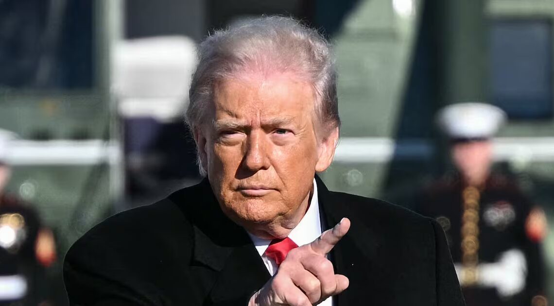 Trump Cuts Off Work Early to Name a Road After Himself