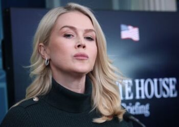 Karoline Leavitt Completely Dodges Question About Trump Officials Slamming Alex Pretti as an ‘Assassin’