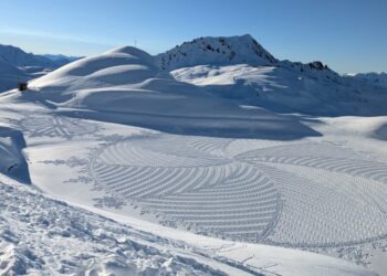 He spends 12 hours making art in the snow, then watches it vanish
