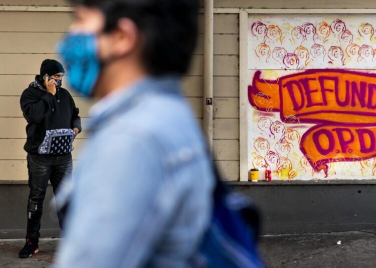 Top Democratic groups urge party to shed soft-on-crime image, hire police