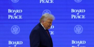 Trump set to meet Zelensky in Davos as his envoys head to Moscow