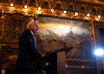 National spotlight ends Tim Walz’s political career