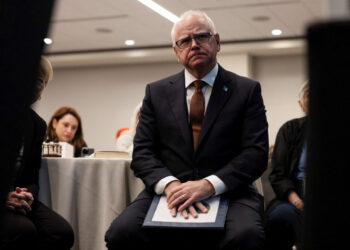 Walz drops bid for reelection as Minn. governor while Klobuchar considers run