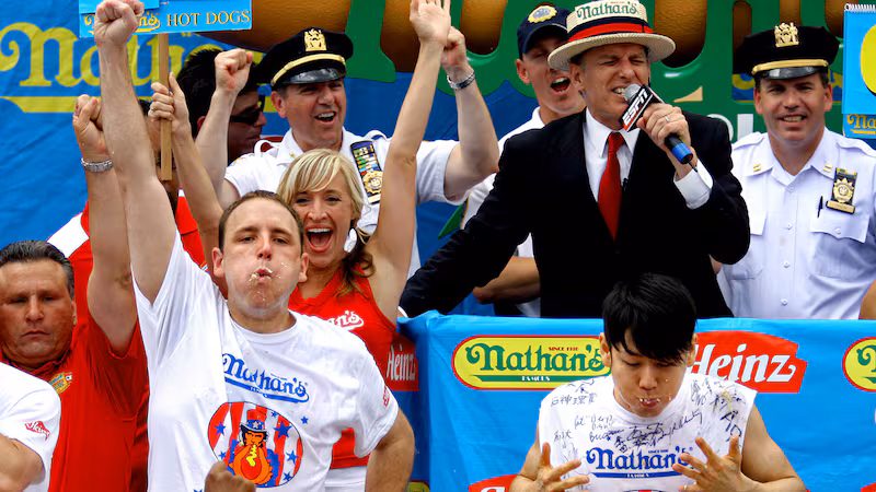 articles/2011/07/03/joey-chestnut-s-secrets-to-winning-nathan-s-hot-dog-eating-contest/joey-chestnut-schneiderman_wdjelt