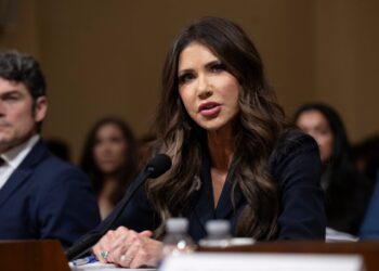 More federal agents headed to Minnesota, officials point fingers over ICE shooting