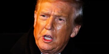 Trump Loses It at ‘Ineffective Loser’ Republican in 300-Word Tirade