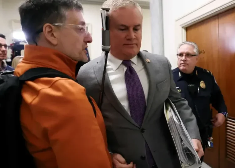 Comer press conference derailed by heckler as GOP ramps up contempt threat against Clinton