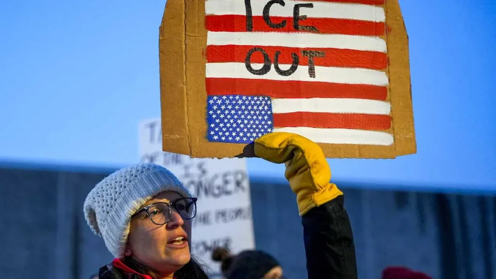 Conservative former judge admits ICE agent ‘should be’ charged with the killing of woman