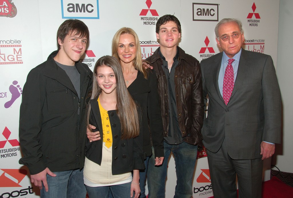 Actress Nicola Peltz, actor Nelson Peltz, and their family pose for a picture at the premiere of 