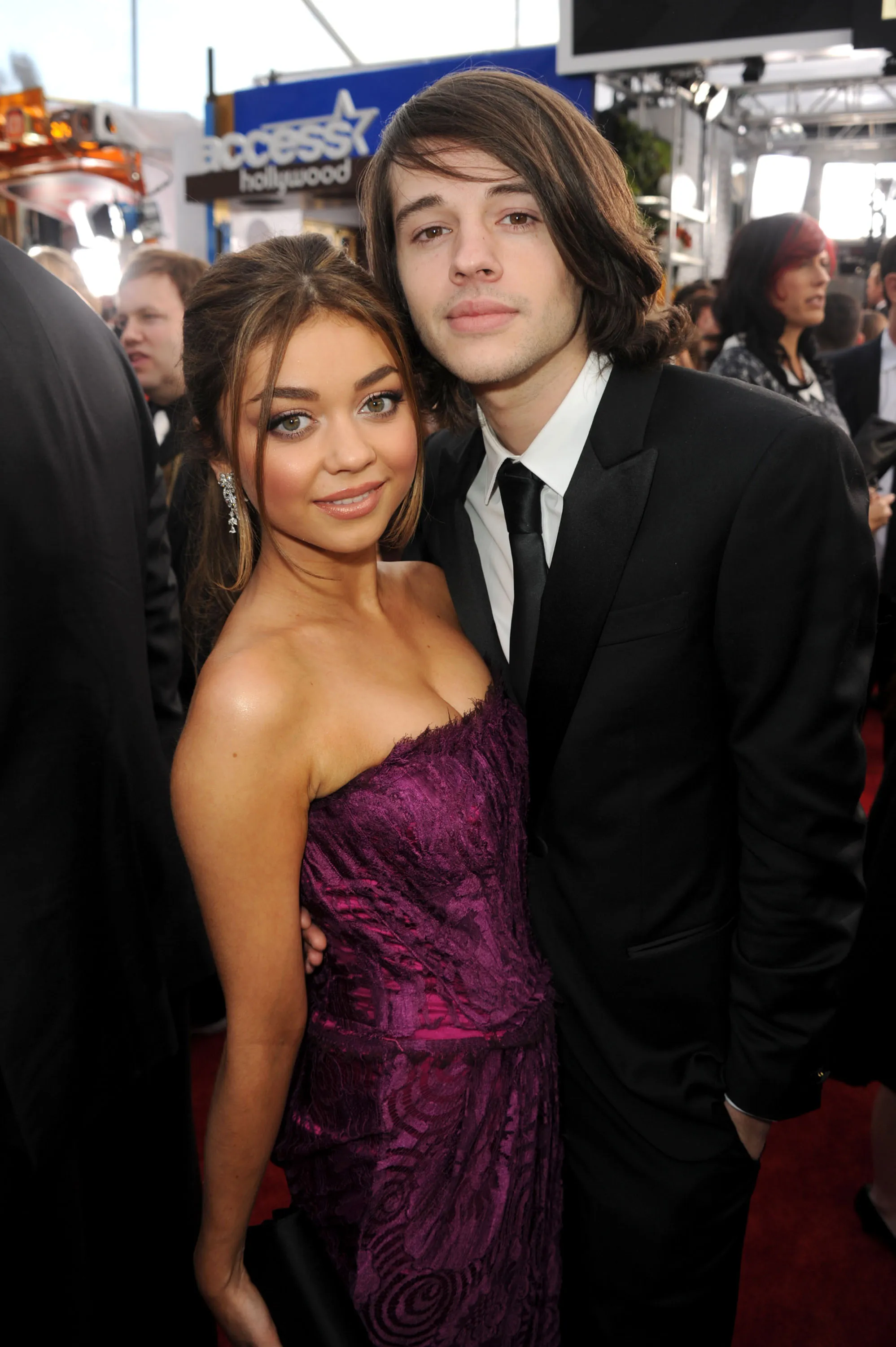 Sarah Hyland and Matt Prokop pose together on the red carpet.