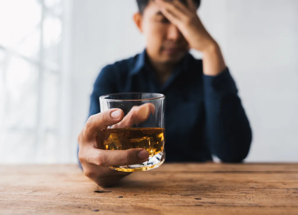 Researchers found a major association between colorectal cancer diagnosis and heavy lifetime drinking.