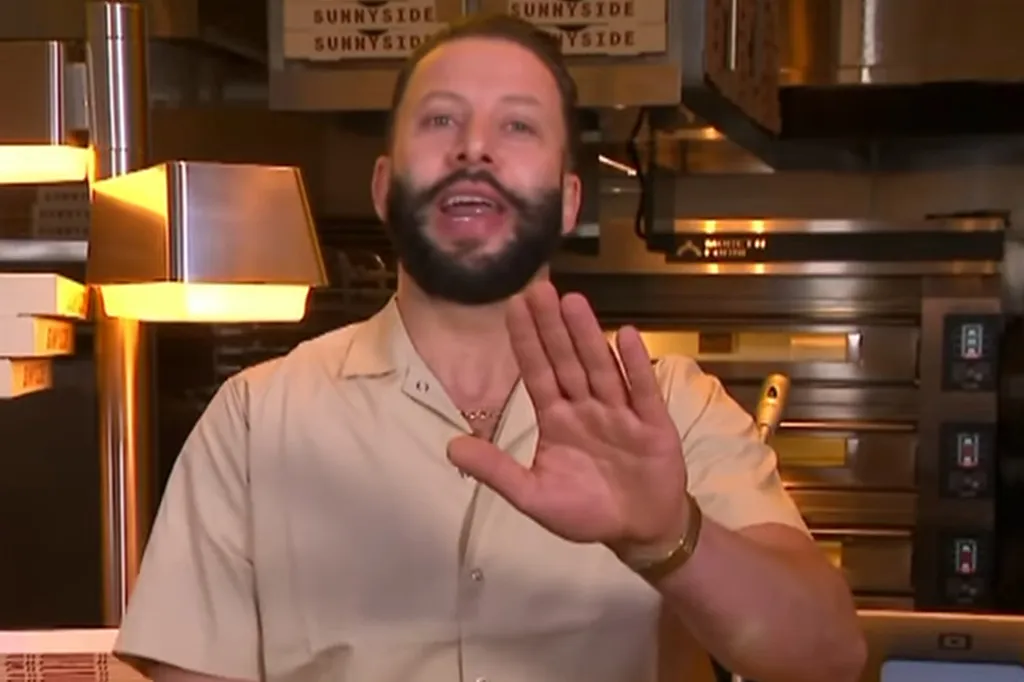 Pizza shop owner Ali Cengiz, who decided to start his pizzeria after living in New York for 10 years, has decided to clap back to customers who leave bad reviews.