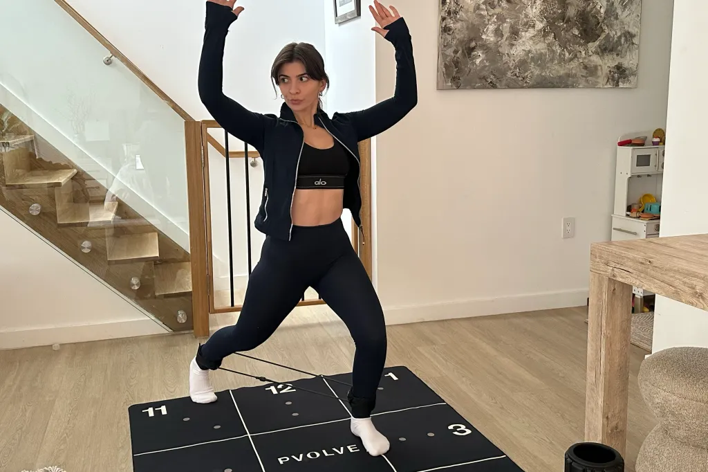 Miska Salemann using the Heavy Ankle Band. 