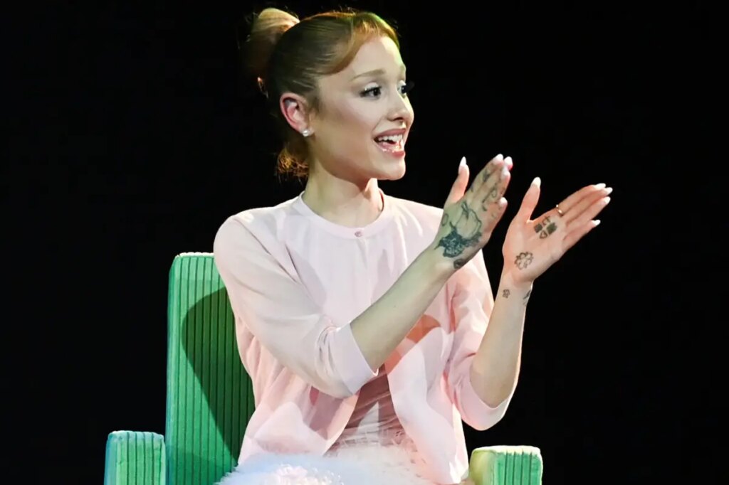 Ariana Grande trolls Vogue for Photoshop fail after she’s seen with 6 fingers: ‘Holy s–t’