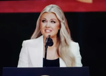 ‘Pure evil’: MAGA hosts freak out over drag queen dressing as Erika Kirk