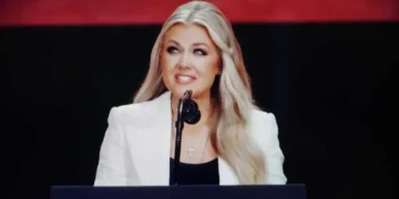 ‘Pure evil’: MAGA hosts freak out over drag queen dressing as Erika Kirk