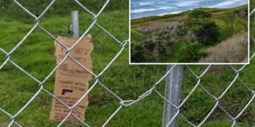 Spiteful Bay Area landowner builds fence to block beachgoers from public shoreline, threatens to shoot ‘trespassers’