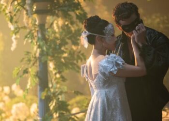 ‘Bridgerton’ Stars Yerin Ha and Luke Thompson Talk Benedict and Sophie’s Fairytale Meeting and That Staircase Scene