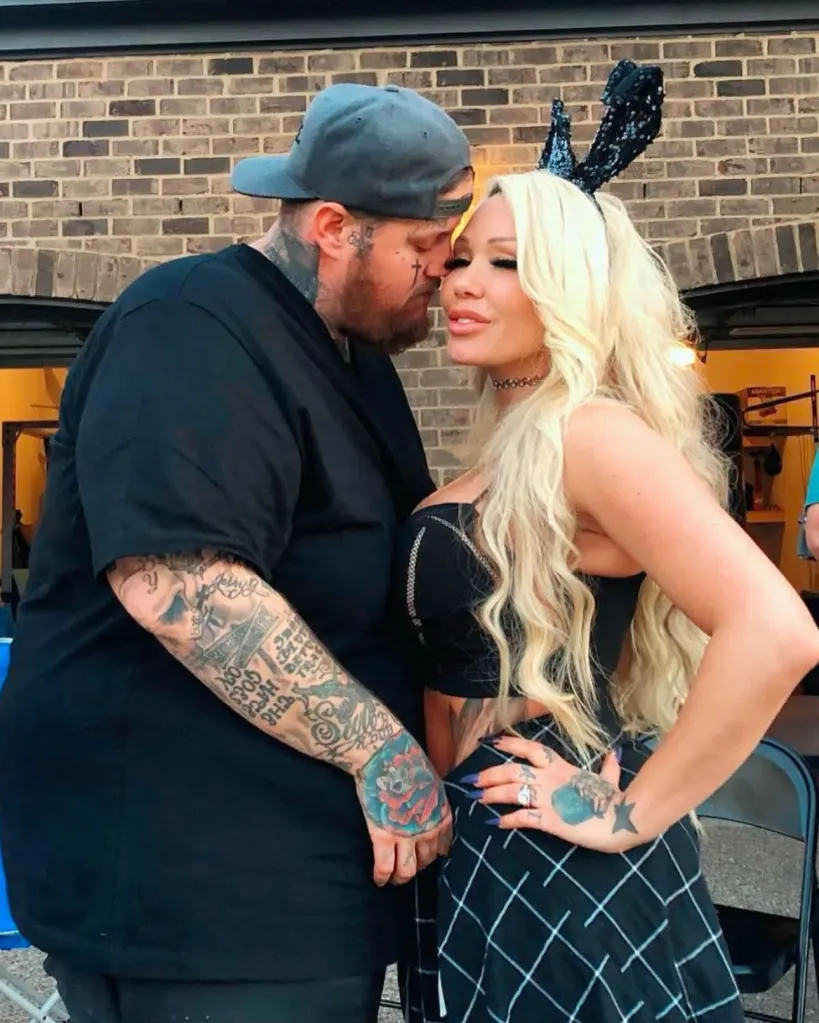 Jelly Roll and Bunnie XO in an embrace.