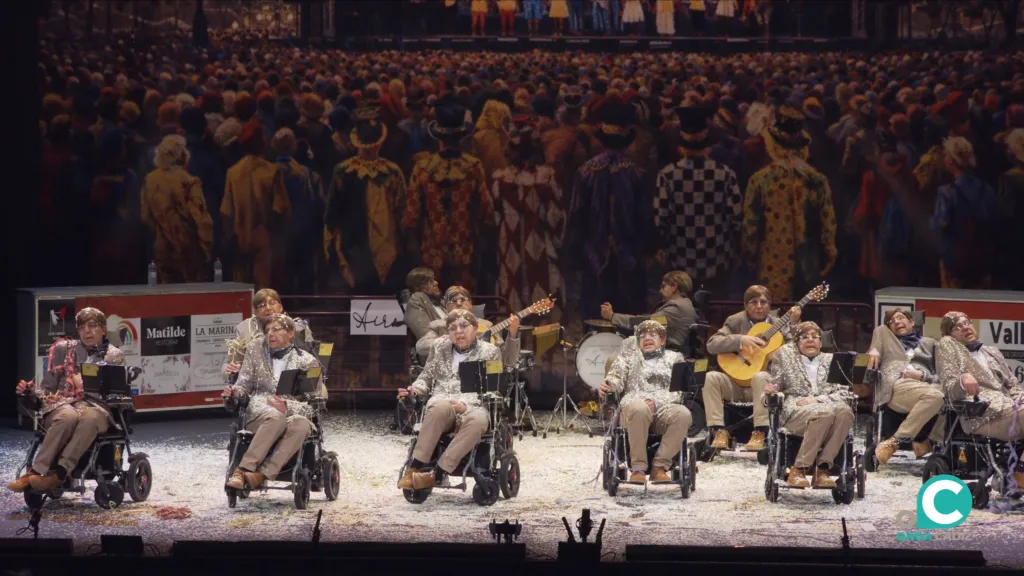 A Spanish carnival group dressed as Stephen Hawking and rode around in wheelchairs to raise funds for ALS research.