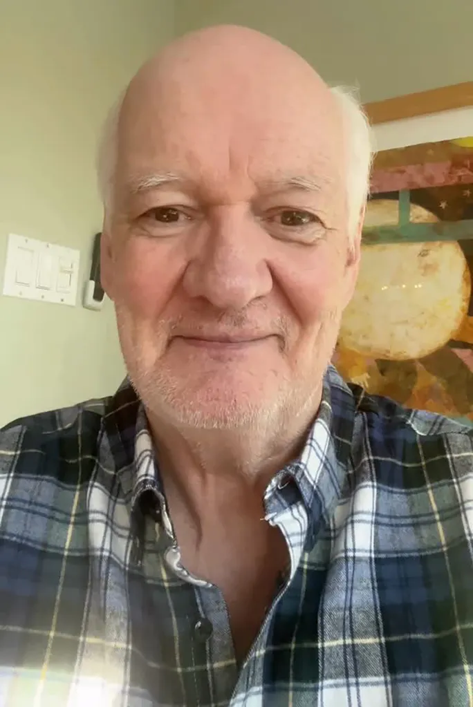 Colin Mochrie in a selfie