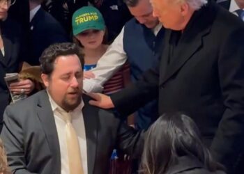 Iowa man stops Trump at restaurant with unexpected request before speech