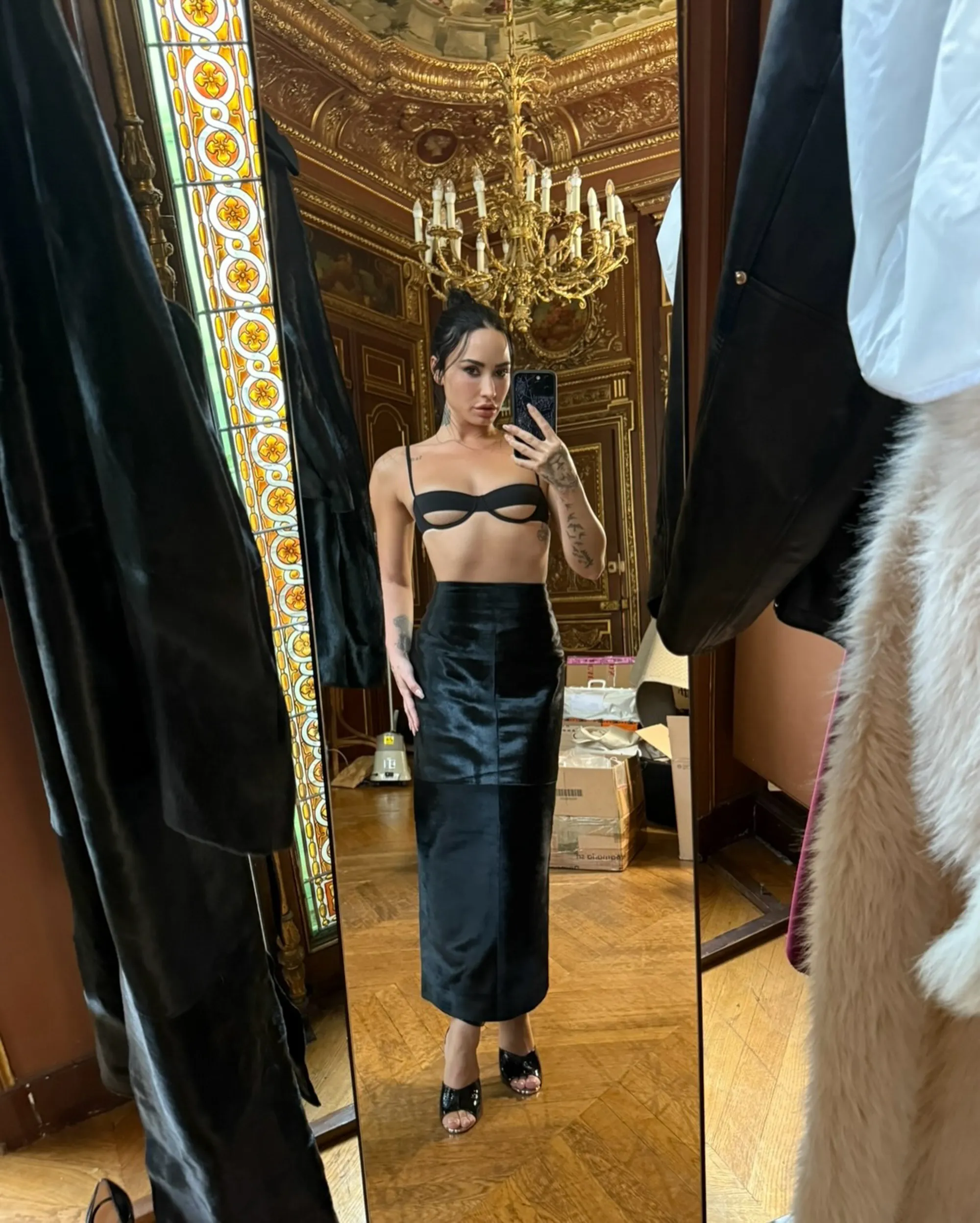 Demi Lovato in a mirror selfie