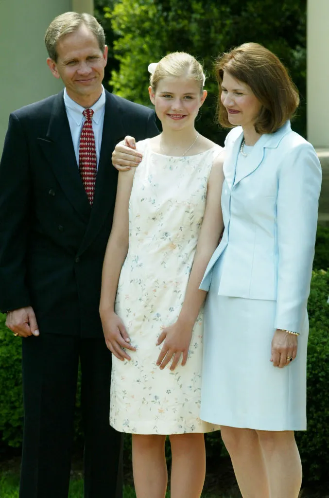 With Elizabeth Smart looking on, President Bush signs bill making amber alert system official