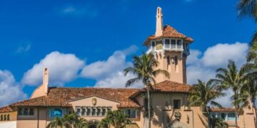 MAGA podcaster rages at Trump after ‘insane’ Mar-a-Lago celebration