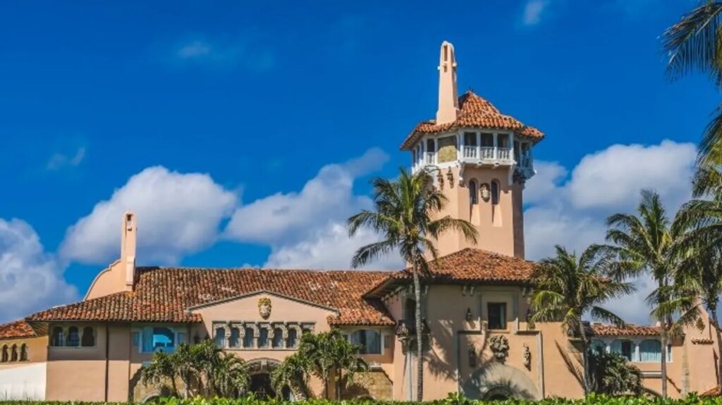 MAGA podcaster rages at Trump after ‘insane’ Mar-a-Lago celebration
