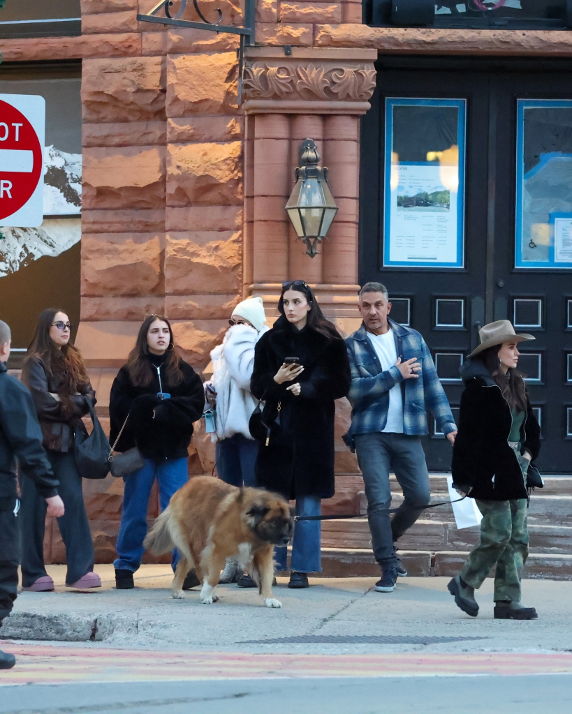 Kyle Richards and Mauricio Umansky with their family and dog Christmas shopping.