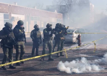 Outrage as feds in Alex Pretti’s killing get ‘paid vacation’ rather than arrest