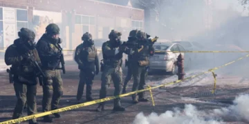 Outrage as feds in Alex Pretti’s killing get ‘paid vacation’ rather than arrest