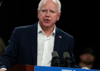 Tim Walz holding ’emergency meeting’ with House Dems in wake of latest deadly DHS shooting