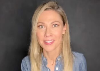 ‘The Daily Show’s Desi Lydic Is Trying to ‘Out Crazy the Crazy’ With ‘Foxsplains’