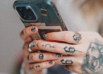 How to Manage Files on iOS and Android