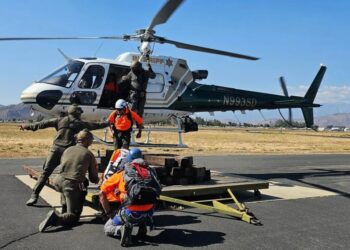 Hiker who launched daring search for 4 lost friends tragically plunges to his death as lost pals rescued