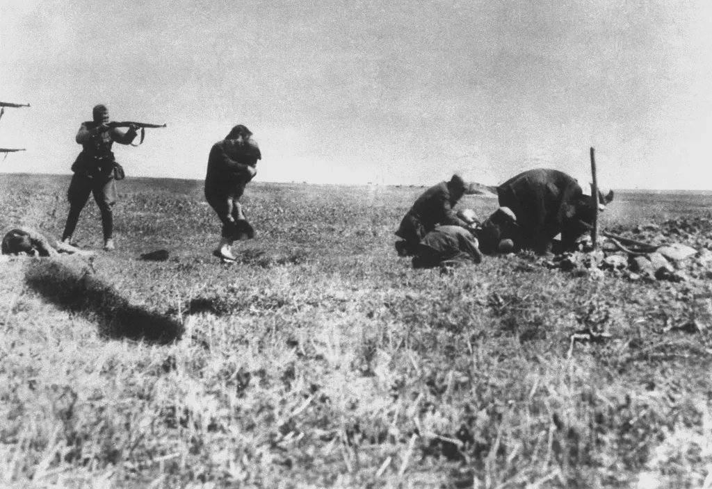 German Einsatzgruppen executing Jews in Ivangorod, Ukraine.