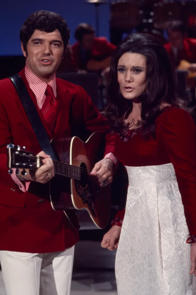 Guy Hovis and Ralna English performing together.