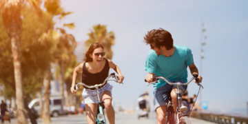 How to Be a ‘Hype Partner’ for Your Person (and Improve Your Relationship)