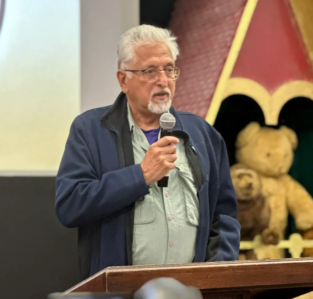 Mayor Eduardo Martinez of Richmond, CA speaking into a microphone.