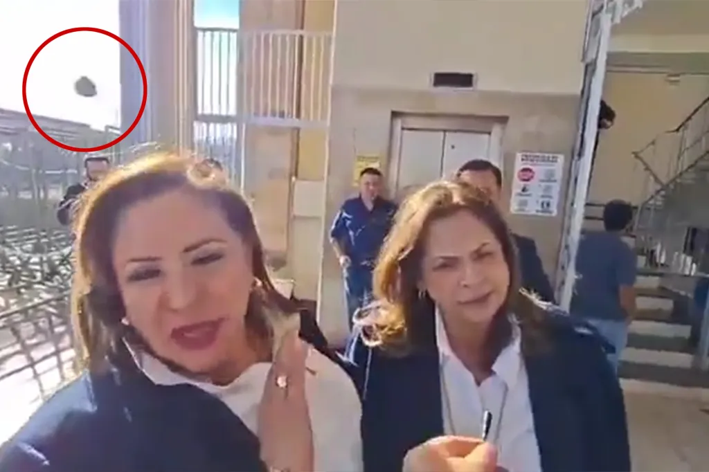 They hurl an explosive device at opposition congressmen in the basement of Congress, while they awaited the ordinary session called by the majority of congressmen. 