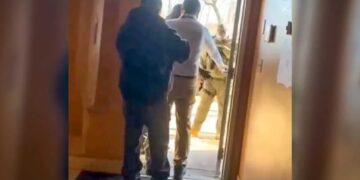 Video shows ICE agents trying force entry into Ecuador’s consulate in Minneapolis