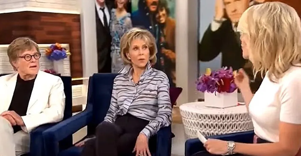 Jane Fonda and Robert Redford seated on blue armchairs being interviewed by Megyn Kelly.