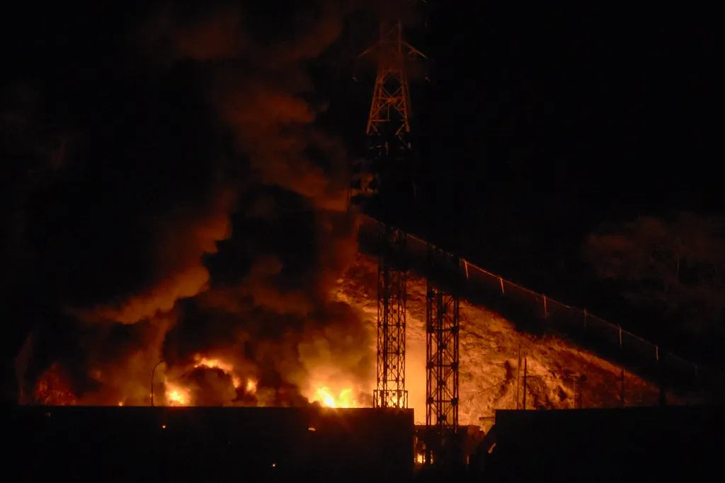 Fire at Fuerte Tiuna, Venezuela's largest military complex.