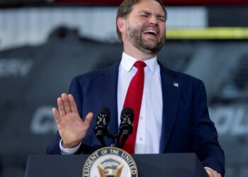 ‘Disgraceful’: Right-wing Trump ally erupts at JD Vance in vicious online rant