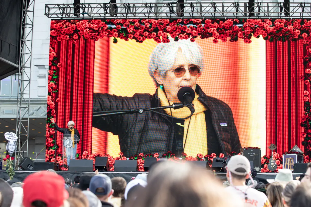 Joan Baez speaks to a crowd of thousands of Grateful Dead fans after the death of Bob Weir.